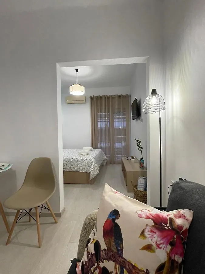 1Bd - Deer Traveler Central Apt 塞萨洛尼基 0*,  希腊